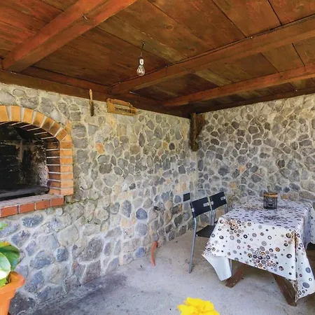 2 Bedroom Beautiful Home In Cavle *