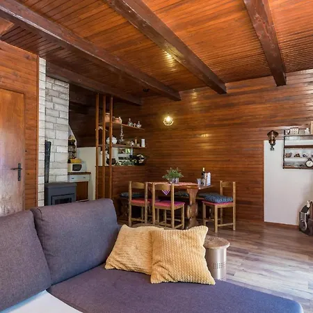 2 Bedroom Beautiful Home In Cavle * Platak