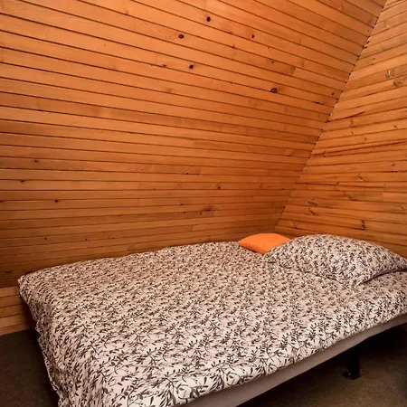 Сasa de vacaciones 2 Bedroom Beautiful Home In Cavle *