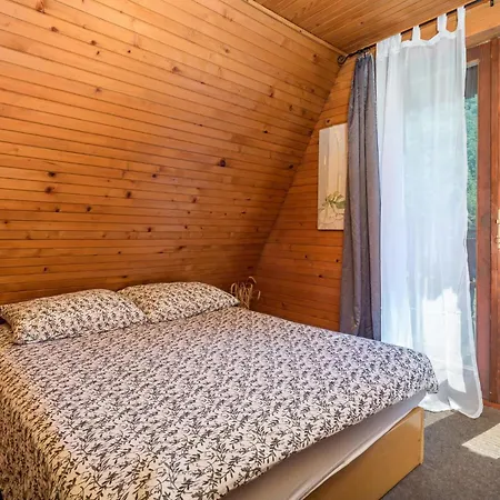 2 Bedroom Beautiful Home In Cavle Platak