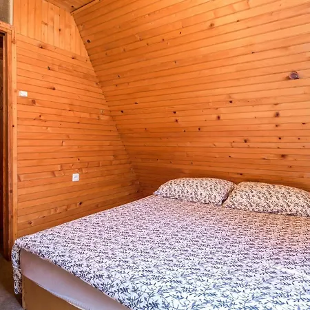 2 Bedroom Beautiful Home In Cavle Сasa de vacaciones