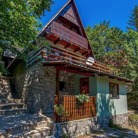 Сasa de vacaciones 2 Bedroom Beautiful Home In Cavle