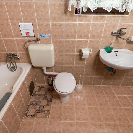 2 Bedroom Beautiful Home In Cavle Сasa de vacaciones *