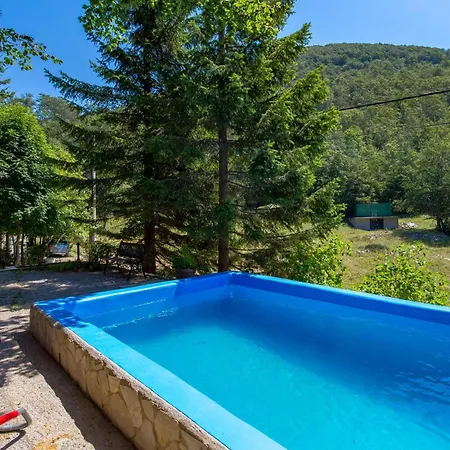 Сasa de vacaciones 2 Bedroom Beautiful Home In Cavle