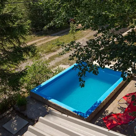 2 Bedroom Beautiful Home In Cavle * Platak
