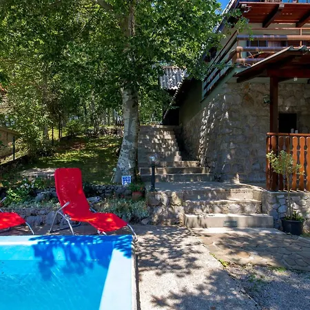 Сasa de vacaciones 2 Bedroom Beautiful Home In Cavle *